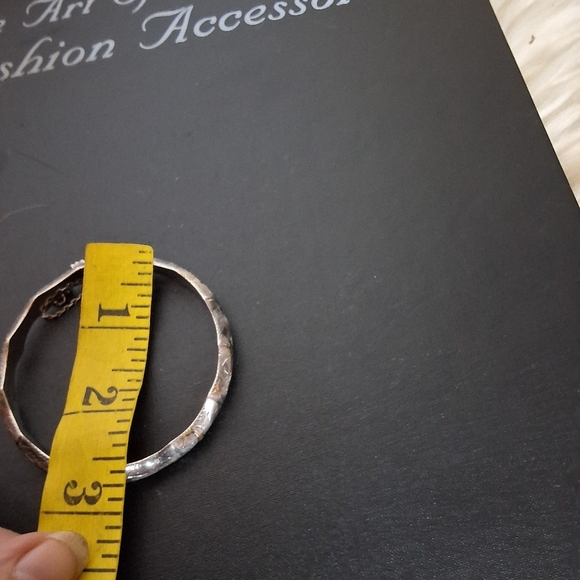 Vintage Etched Sterling Silver Bangle - Picture 11 of 12